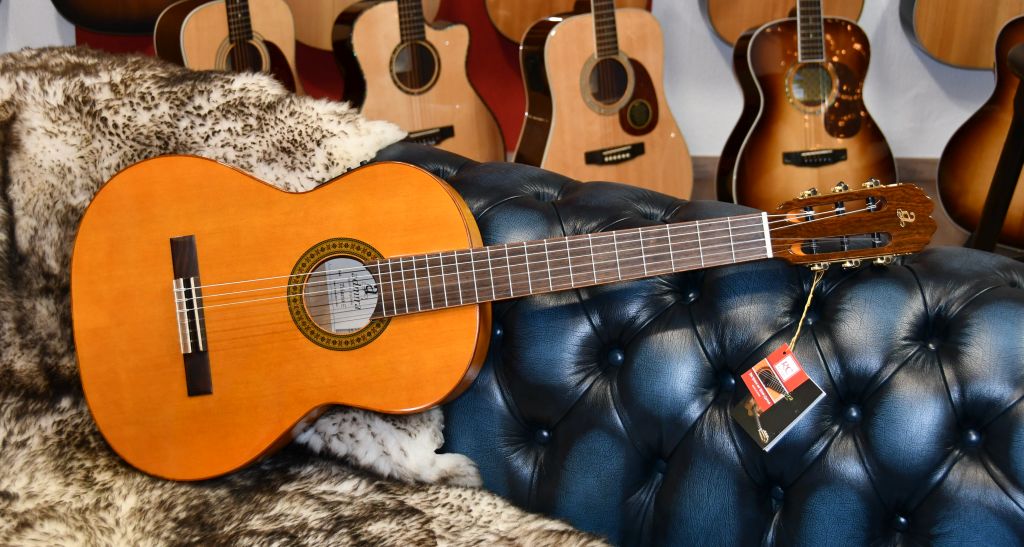 Admira TRIANA-E Flamenco Gitarre mit Pickup