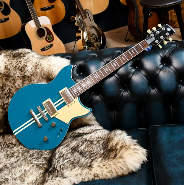 YAMAHA RSS20 Revstar Standard E-Gitarre, Swift Blue