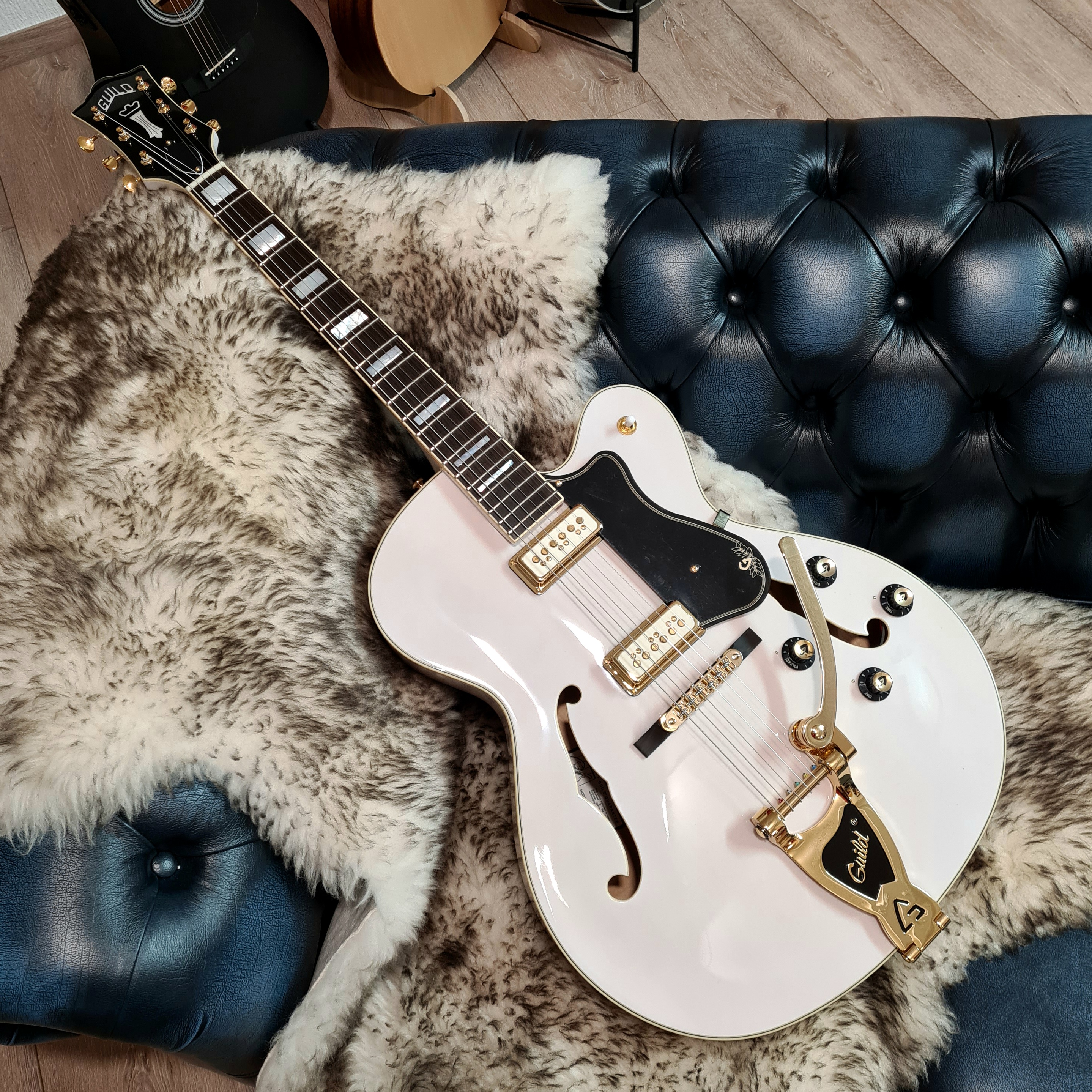 GUILD GLR X-175 Special Manhattan LIMITED E-Gitarre, Faded White