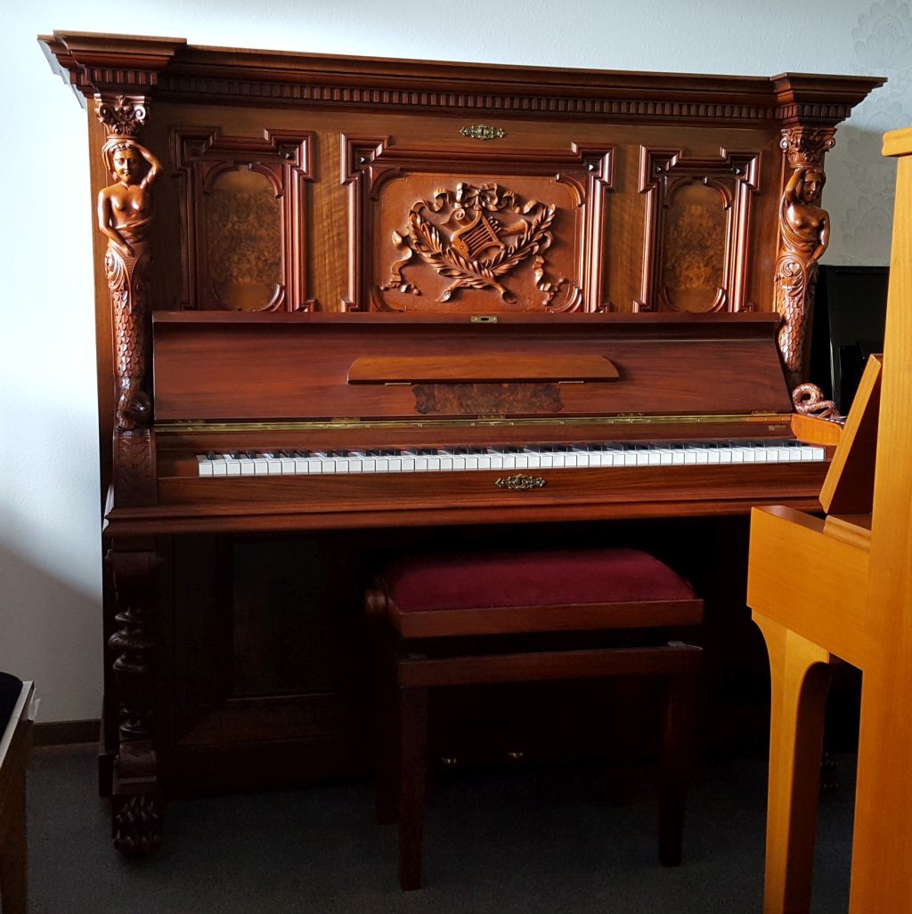 STEINGRÄBER 146 cm Klavier Nußbaum