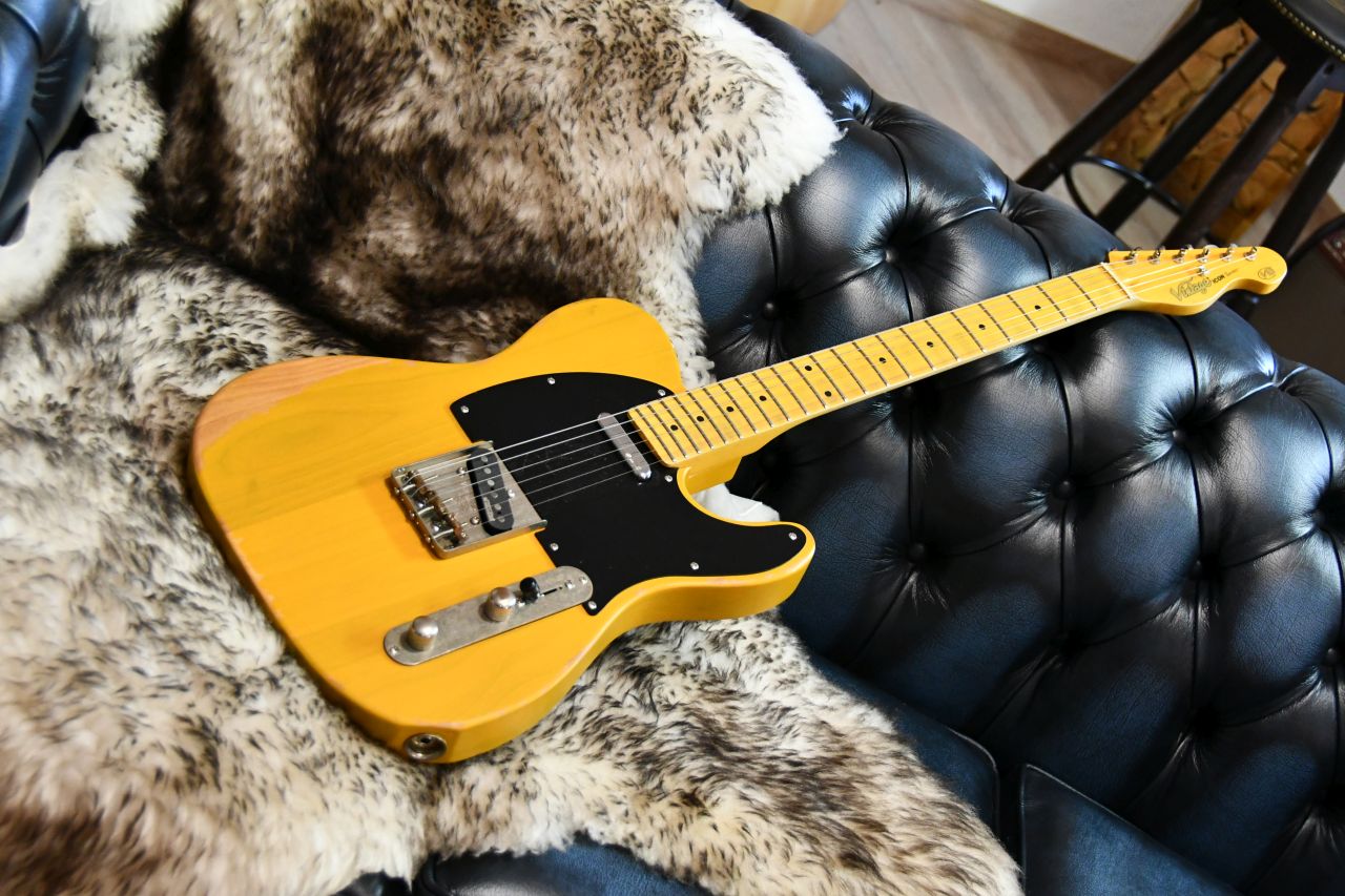 VINTAGE V52MRBS Icon Series E-Gitarre, Distressed Butterscotch